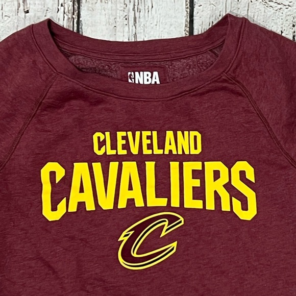Women's Cleveland Cavaliers NBA Basketball Sports Crewneck Sweatshirt - Picture 2 of 3